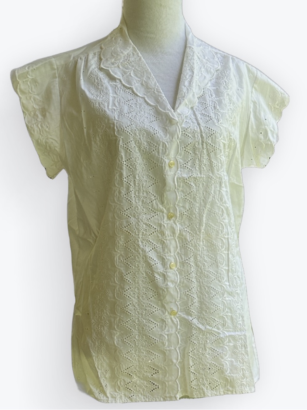 1970s Romantic Breezy White Eyelet Button Blouse Boho-Chic Cottagecore ~See Meas